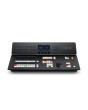 Draufsicht auf den Blackmagic ATEM Television Studio HD8 mit Mischpult, Audiofadern und LCD