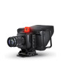 Blackmagic Studio Camera 4K Pro G2 – Rückansicht mit 7-Zoll-Touchdisplay und Bedienelementen