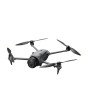 DJI Mavic 4 Pro Drohne in seitlicher Ansicht mit 100 MP Hasselblad 4/3 CMOS-Kamera und 360° Infinity-Gimbal