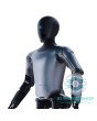 Humanoider Roboter MagicBot mit schwarzem Displaygesicht und Armgelenken, KI World Shop Logo sichtbar