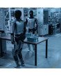MagicBot humanoider Roboter präsentiert sich im Hightech-Showroom für moderne Robotiklösungen