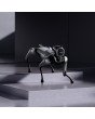 MagicDog Roboterhund steigt elegant Treppen in modernem Innenraum hinauf – intelligente Bewegungssteuerung