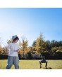 MagicDog EDU Roboterhund spielt mit Kind im Garten an einem sonnigen Tag – perfekter Begleiter für Kinder und Familie im Freien