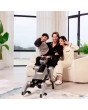 Familienfoto mit MagicDog Pro Roboterhund in gemütlicher Wohnumgebung