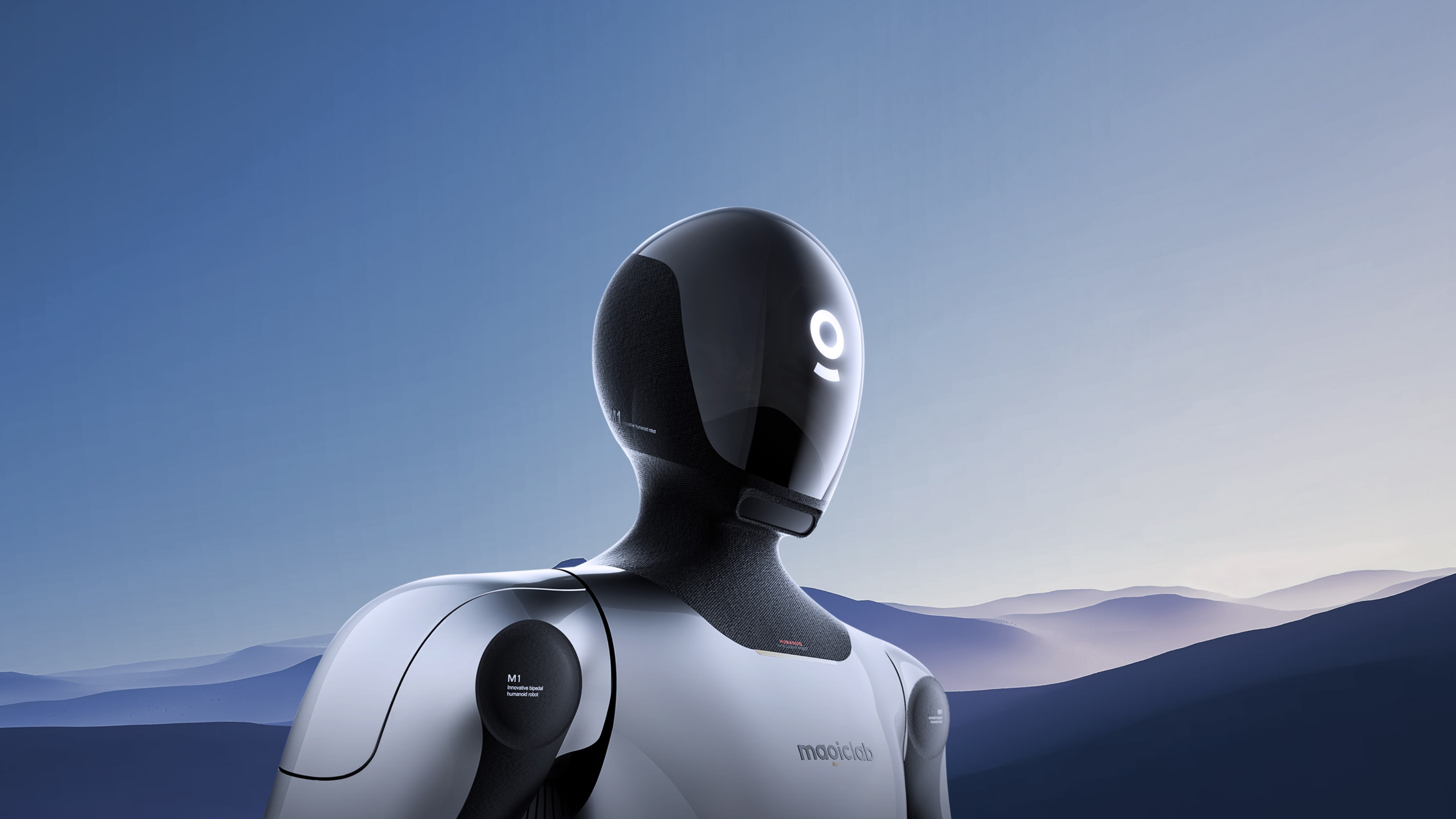 Nahaufnahme des MagicBot mit digitalem Gesicht und futuristischem Design in ruhiger Berglandschaft