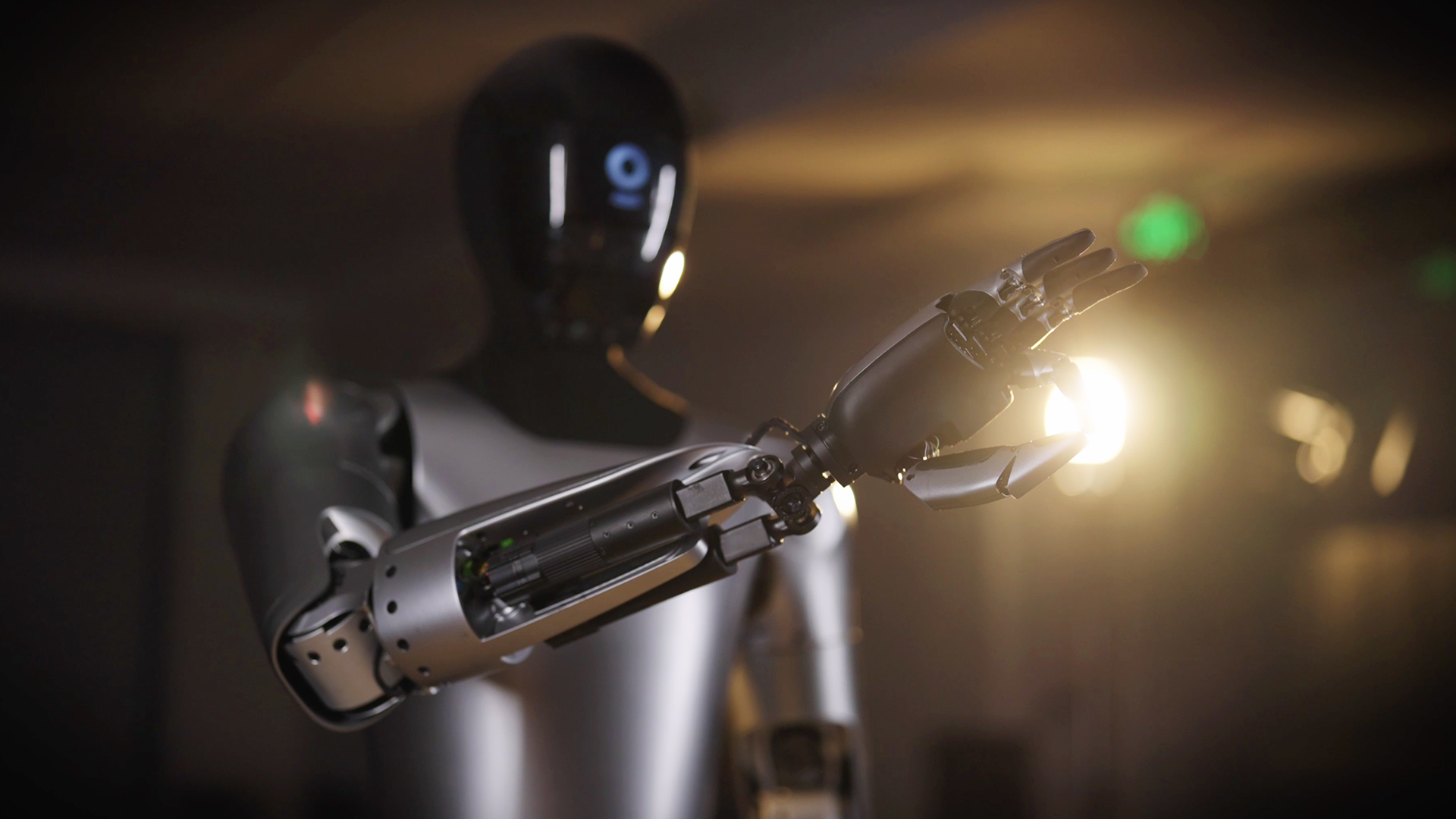 MagicBot humanoider Roboter zeigt hochentwickelte Handtechnik vor Lichtquelle in dunkler Umgebung